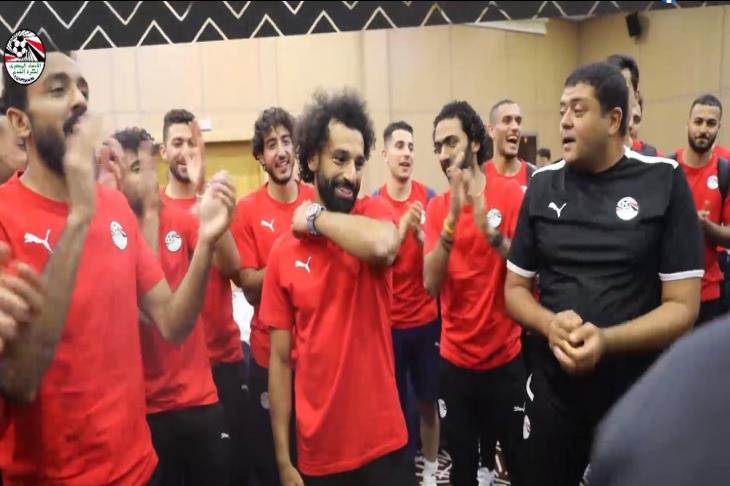 جانب من الاحتفال بعيد ميلاد صلاح